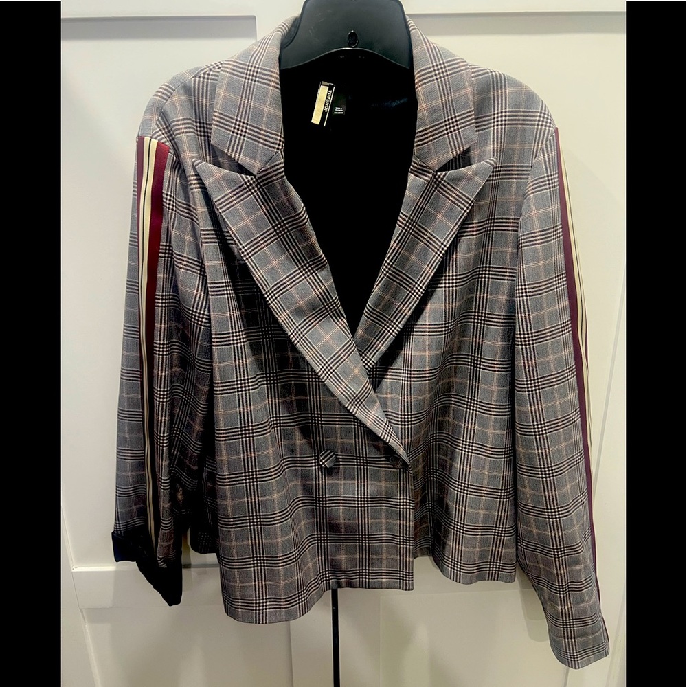 Gently used Top Shop plaid blk/wht/wine plaid double breasted blazer size 14